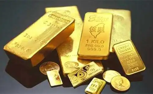 美联储降息分歧加剧，特朗普施压鲍威尔，美元走强压制黄金